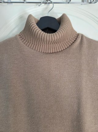 Jersey cuello vuelto sin mangas