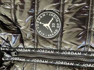 Chaqueta Jordan Negra Brillante