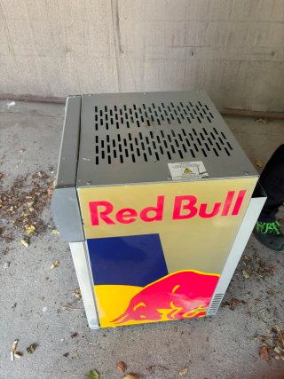 Se vende Mini Nevera Red Bull Oficial