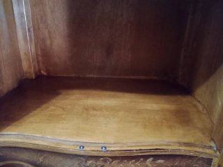 Mueble auxiliar antiguo madera con dibujo de flore