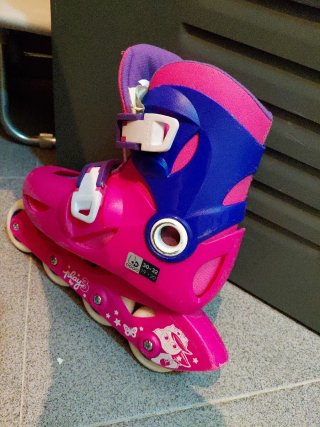 Patines en línea rosas talla 30-32 + protecciónes
