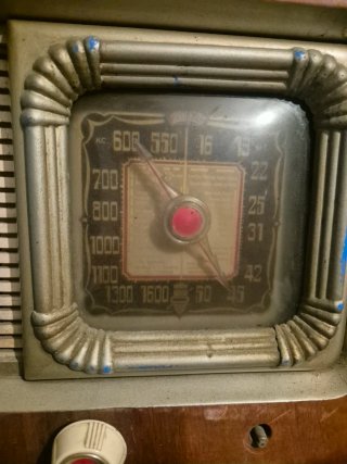 Radio antigua madera y metal