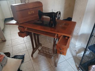 Máquina de coser Alfa de madera