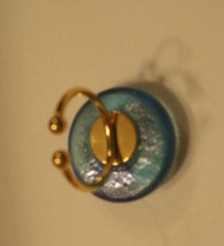 Anillo azul con gota de cristal