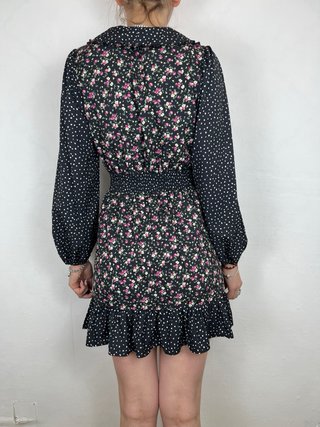 Vestido mini floral y lunares con volantes