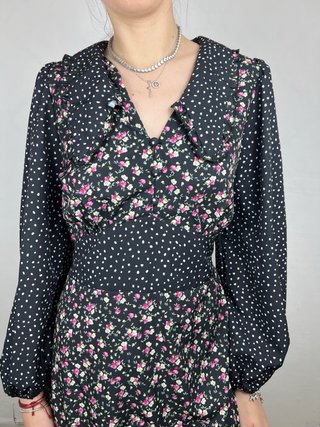Vestido mini floral y lunares con volantes