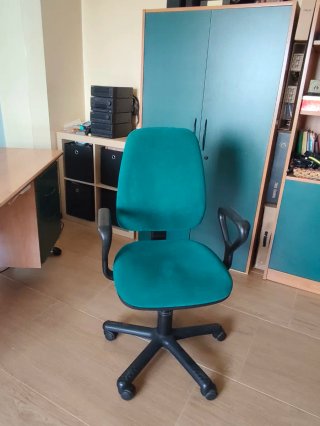 Mobiliario de oficina, mesa de oficina, sillas,etc