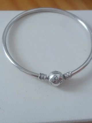 Pulsera rígida Pandora plata