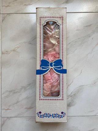Muñeca antigua de porcelana rosa