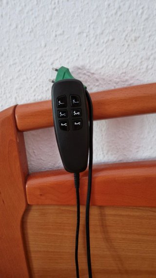 Somier articulado y silla de ruedas.