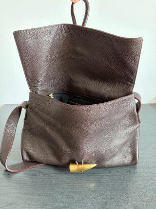 Bolso de hombro marrón