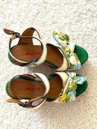 Sandalias de piel Miss Sixty, con cuña