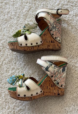 Sandalias de piel Miss Sixty, con cuña