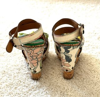 Sandalias de piel Miss Sixty, con cuña