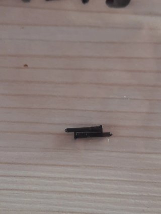 Tornillos Chasis/Pantalla iPhone 16 Pro Max