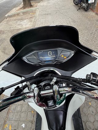 Honda PCX 125 Blanca Scooter. Siempre en garaje