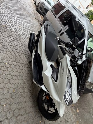 Honda PCX 125 Blanca Scooter. Siempre en garaje