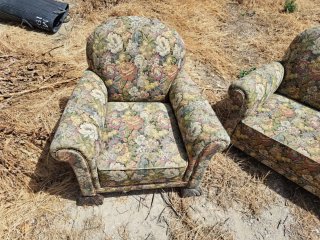 Antiguo conjunto Sofá + 2 sillones tapizado floral