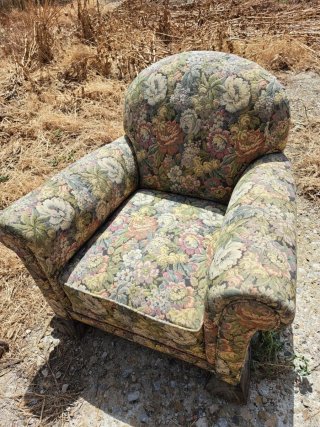 Antiguo conjunto Sofá + 2 sillones tapizado floral