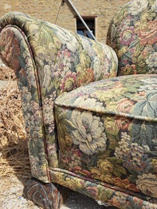 Antiguo conjunto Sofá + 2 sillones tapizado floral