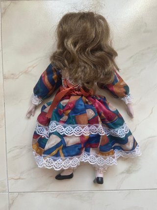 Muñeca antigua de porcelana