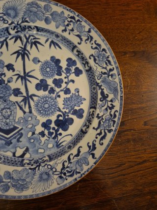 Plato de porcelana antiguo