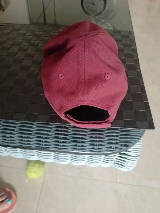 Gorra Balenciaga granate