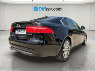 Jaguar XE 2.0 180 Pure 4p