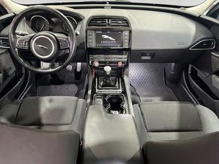 Jaguar XE 2.0 180 Pure 4p