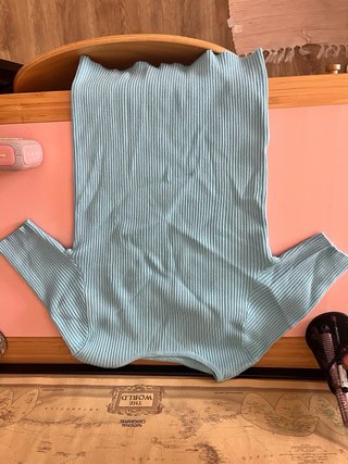 Camiseta azul celeste de canalé