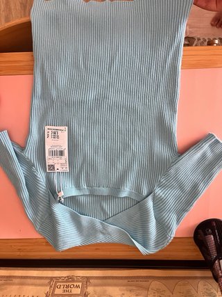 Camiseta azul celeste de canalé