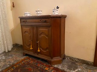 Mobile in legno con 2 sportelli e cassetto