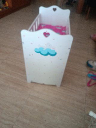 Cuna de muñecas blanca con unicornios