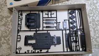 Coche kit Yodel Lotus Wing 1/24 scalextric