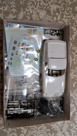 Coche kit Yodel Lotus Wing 1/24 scalextric