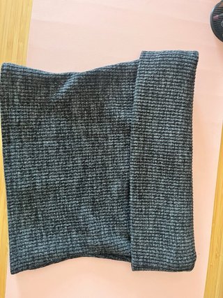 Top bandeau gris oscuro