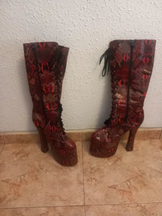 Botas altas de tacón con cordones