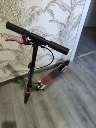 Patinete infantil rosa y negro