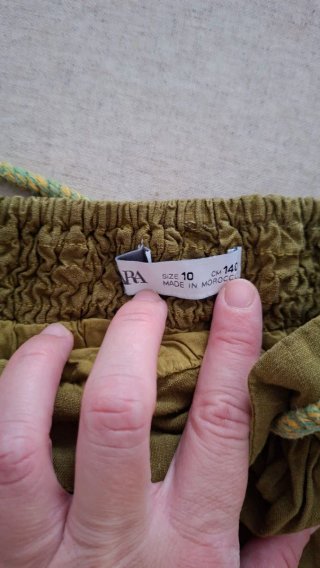 Falda niña Zara verde caqui. Talla 10