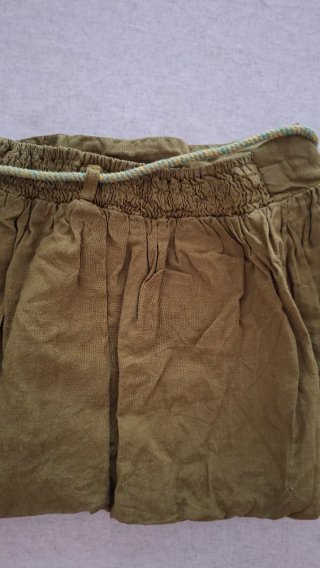 Falda niña Zara verde caqui. Talla 10