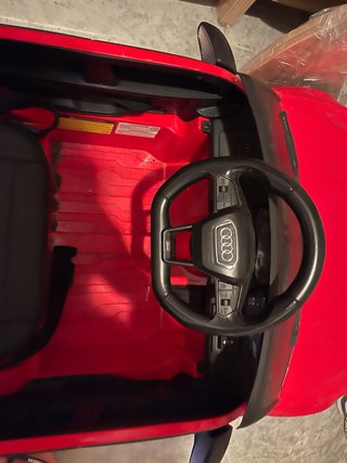 Coche eléctrico Audi para niños rojo