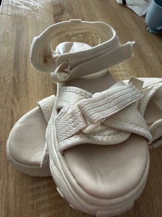 Sandalias de verano beige