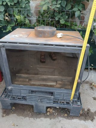 Chimenea de hierro fundido con puerta de cristal