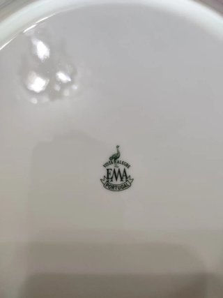 Vajilla de porcelana con peces