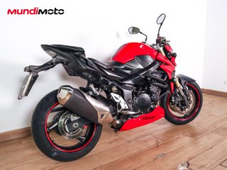 SUZUKI GSR 750