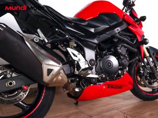 SUZUKI GSR 750