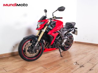 SUZUKI GSR 750