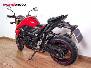 SUZUKI GSR 750