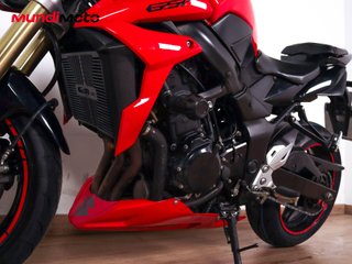 SUZUKI GSR 750