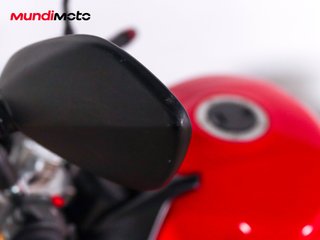 SUZUKI GSR 750